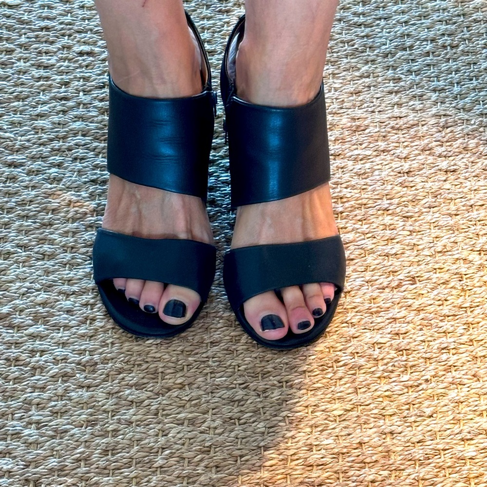 APC black leather shoes with nubuck heels. Size 41 French.